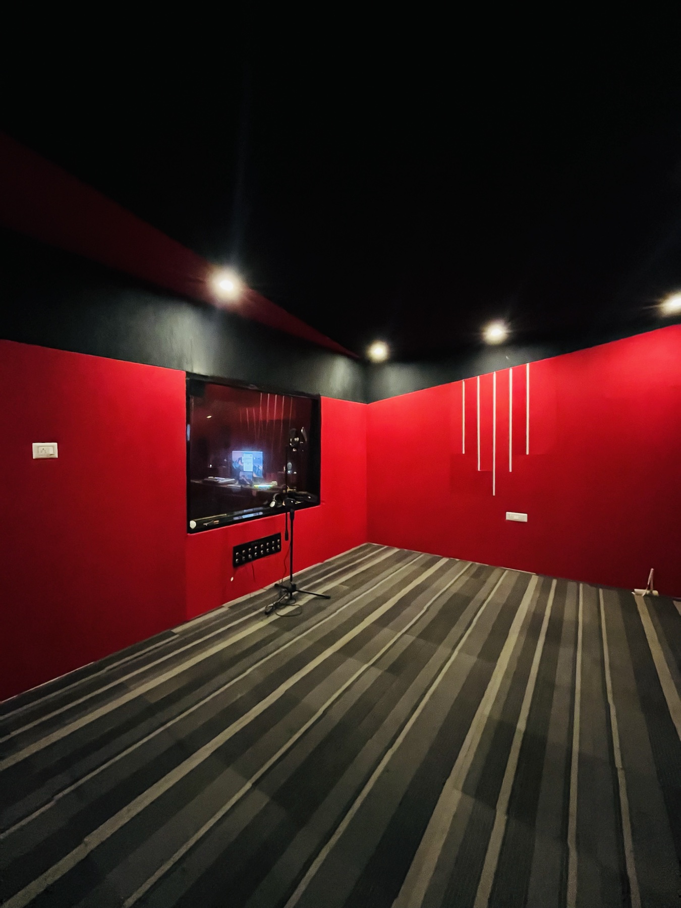 Spacious acoustically treated rehearsal room at SARA Music Studio